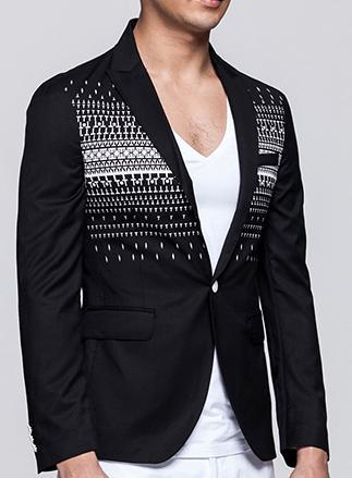 blazer màu đen hấp dẫn với mô hình hình học màu trắng thời trang