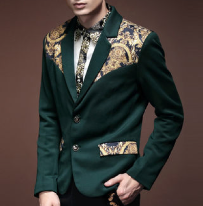 2023 濃い緑のエレガントな高貴な黄金メンズアートワークブレザー  色：ダークグリーン 長袖 柔軟で通気性のファブリック ポケット：はい 黄金のアートワークでエレガントなデザイン | PILAEO