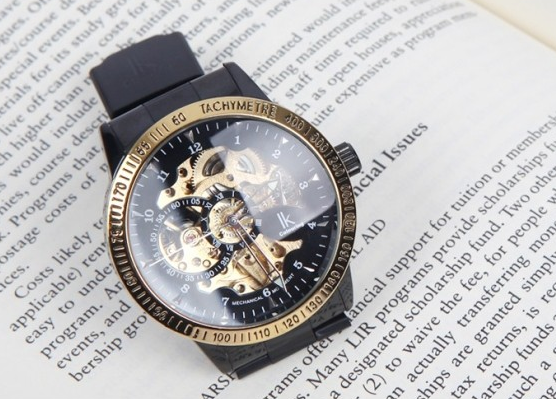 Stilvolle mechanische Bewegung Mens wasserdichte Uhr mit goldene
