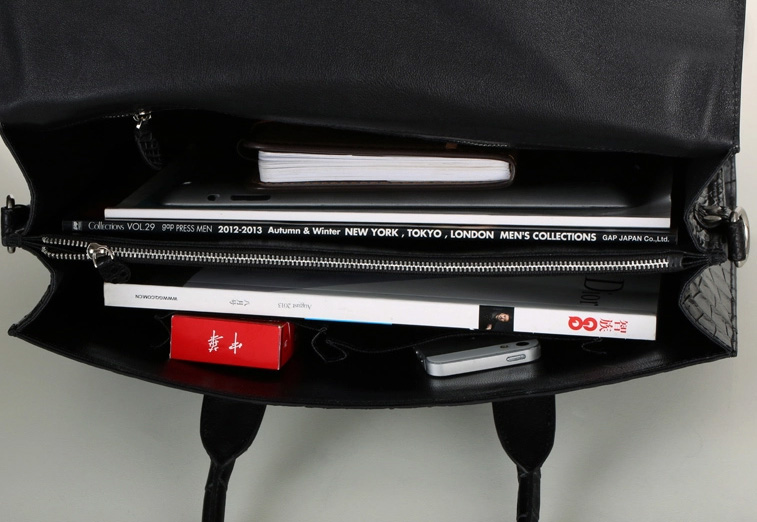 Retro alligator briefcase base and corner reinforcement